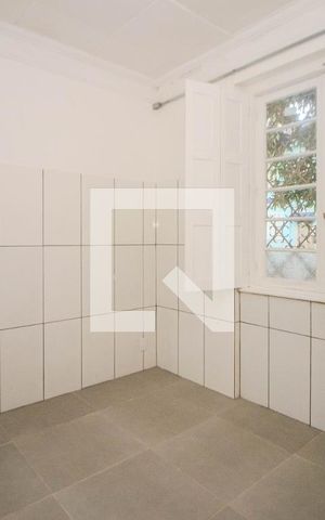 Casa à venda com 200m², 3 quartos e sem vaga Casa à venda com 200m², 3 quartos e sem vagaSala - Segundo Ambiente