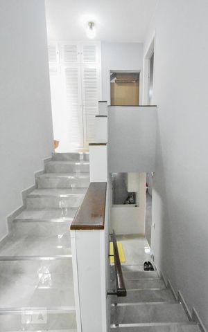 Casa à venda com 500m², 8 quartos e 5 vagasEscada