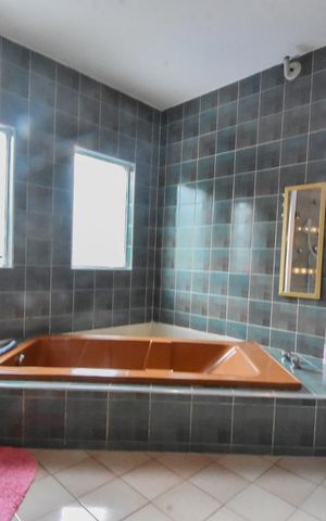 Casa à venda com 500m², 8 quartos e 5 vagasBanheiro Suíte 01