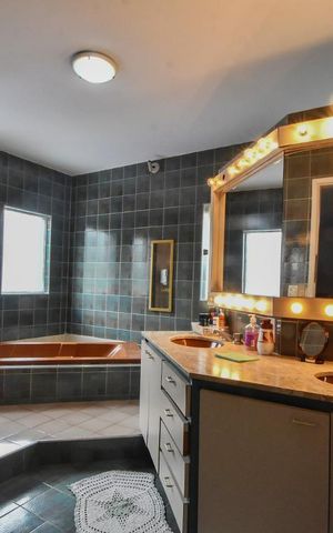 Casa à venda com 500m², 8 quartos e 5 vagasBanheiro Suíte 01
