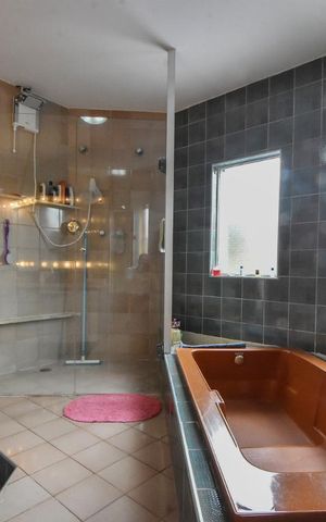Casa à venda com 500m², 8 quartos e 5 vagasBanheiro Suíte 01