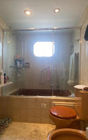 Apartamento para alugar com 290m², 4 quartos e 3 vagas Apartamento para alugar com 290m², 4 quartos e 3 vagasBanheiro da Suíte 1