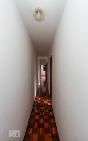 Casa à venda com 208m², 4 quartos e 2 vagas Casa à venda com 208m², 4 quartos e 2 vagascorredor dos quartos