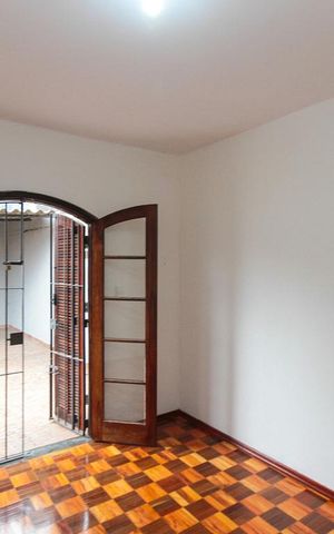 Casa à venda com 208m², 4 quartos e 2 vagas Casa à venda com 208m², 4 quartos e 2 vagasQuarto