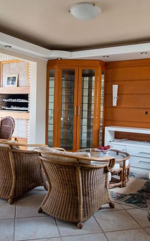 Casa à venda com 330m², 3 quartos e 2 vagas Casa à venda com 330m², 3 quartos e 2 vagasChurrasqueira