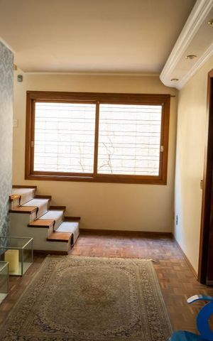 Casa à venda com 330m², 3 quartos e 2 vagas Casa à venda com 330m², 3 quartos e 2 vagasSala