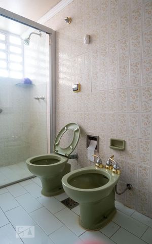 Casa à venda com 330m², 3 quartos e 2 vagas Casa à venda com 330m², 3 quartos e 2 vagasBanheiro da Suíte