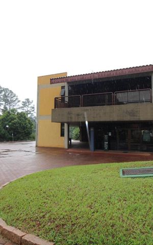 Casa de condomínio à venda com 407m², 4 quartos e sem vagaÁrea Comum: academia (térreo) e salão de festas (1º andar)