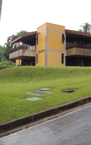 Casa de condomínio à venda com 407m², 4 quartos e sem vagaÁrea Comum: academia (térreo) e salão de festas (1º andar)