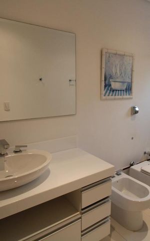 Casa de condomínio à venda com 407m², 4 quartos e sem vagaBanheiro da Suíte 1 (térrea)