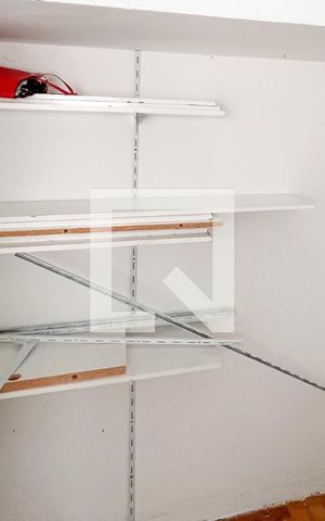 Apartamento à venda com 143m², 4 quartos e 2 vagas Apartamento à venda com 143m², 4 quartos e 2 vagasQuarto de serviço, prateleiras