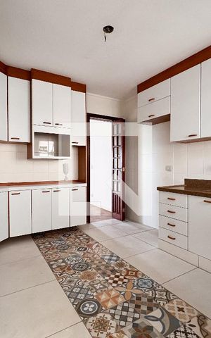 Apartamento à venda com 143m², 4 quartos e 2 vagas Apartamento à venda com 143m², 4 quartos e 2 vagasCozinha, panorâmica