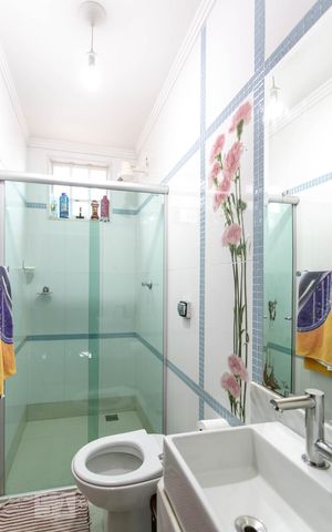 Casa à venda com 250m², 4 quartos e 4 vagas Casa à venda com 250m², 4 quartos e 4 vagasBanheiro Social