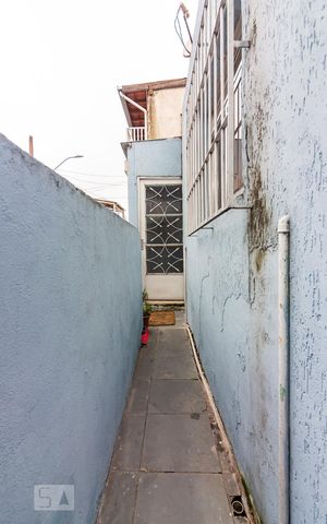 Casa à venda com 50m², 2 quartos e 5 vagas Casa à venda com 50m², 2 quartos e 5 vagasQuintal