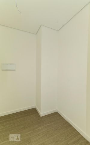 Casa de condomínio à venda com 140m², 3 quartos e 2 vagas Casa de condomínio à venda com 140m², 3 quartos e 2 vagasCloset da suíte