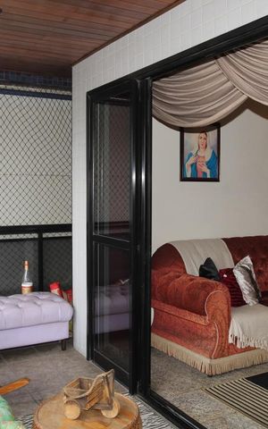 Apartamento à venda com 251m², 4 quartos e 3 vagasVaranda