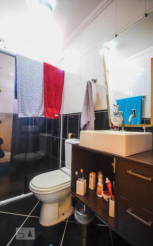 Apartamento à venda com 60m², 2 quartos e 1 vaga Apartamento à venda com 60m², 2 quartos e 1 vagaBanheiro