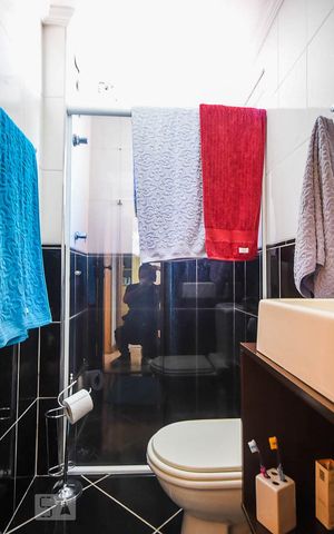 Apartamento à venda com 60m², 2 quartos e 1 vaga Apartamento à venda com 60m², 2 quartos e 1 vagaBanheiro