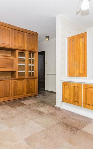 Casa à venda com 280m², 4 quartos e 3 vagas Casa à venda com 280m², 4 quartos e 3 vagasCozinha