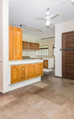 Casa à venda com 280m², 4 quartos e 3 vagas Casa à venda com 280m², 4 quartos e 3 vagasCozinha