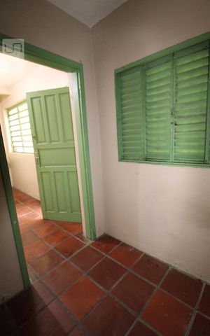 Casa à venda com 181m², 4 quartos e sem vagaDespejo (térreo)