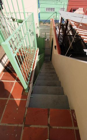 Casa à venda com 181m², 4 quartos e sem vagaEscada