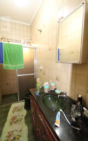 Casa à venda com 181m², 4 quartos e sem vagaBanheiro 2 (térreo)
