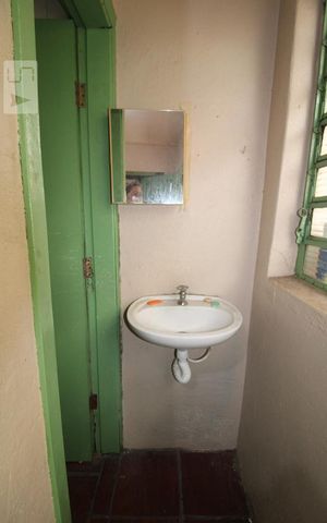 Casa à venda com 181m², 4 quartos e sem vagaBanheiro 3 (térreo)