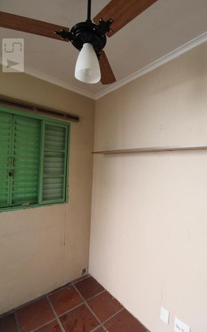 Casa à venda com 181m², 4 quartos e sem vagaDespejo (andar superior)