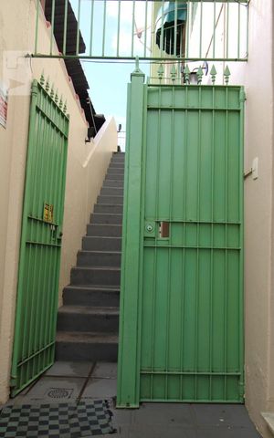 Casa à venda com 181m², 4 quartos e sem vagaEscada