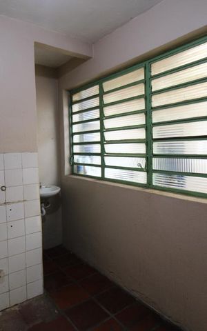 Casa à venda com 181m², 4 quartos e sem vagaÁrea de Serviço (térreo)