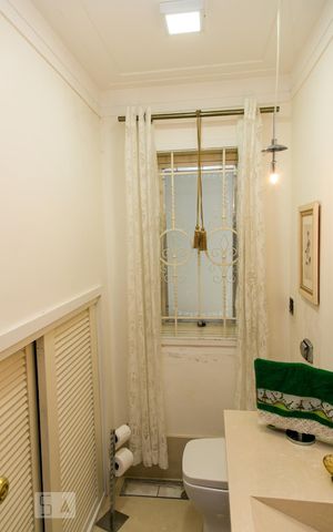 Casa à venda com 455m², 5 quartos e 3 vagas Casa à venda com 455m², 5 quartos e 3 vagasLavabo da Sala