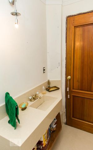 Casa à venda com 455m², 5 quartos e 3 vagas Casa à venda com 455m², 5 quartos e 3 vagasLavabo da Sala