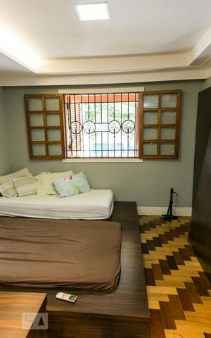 Casa à venda com 455m², 5 quartos e 3 vagas Casa à venda com 455m², 5 quartos e 3 vagasQuarto 1