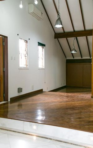 Casa à venda com 455m², 5 quartos e 3 vagas Casa à venda com 455m², 5 quartos e 3 vagasSalão
