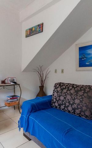 Casa à venda com 128m², 6 quartos e 4 vagas Casa à venda com 128m², 6 quartos e 4 vagasSala