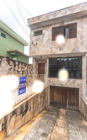 Casa à venda com 206m², 3 quartos e 3 vagasFachada