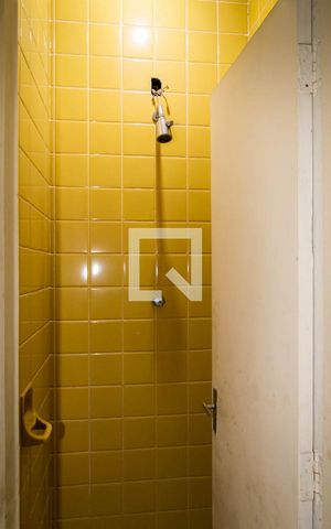 Casa à venda com 600m², 6 quartos e 6 vagasBanheiro da Suíte de serviço
