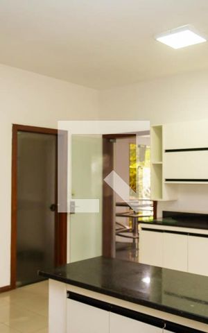 Casa à venda com 600m², 6 quartos e 6 vagasCozinha