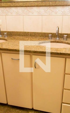 Casa à venda com 600m², 6 quartos e 6 vagasBanheiro da Suíte 5