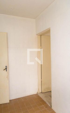 Casa à venda com 600m², 6 quartos e 6 vagasCozinha da casa de serviço