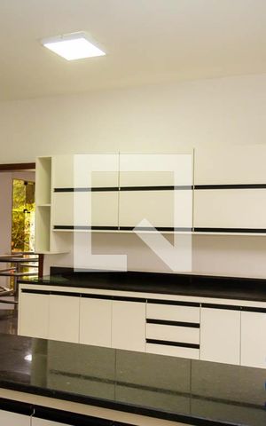 Casa à venda com 600m², 6 quartos e 6 vagasCozinha