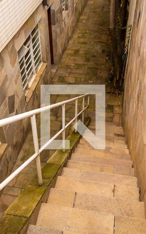 Casa à venda com 600m², 6 quartos e 6 vagasEscada