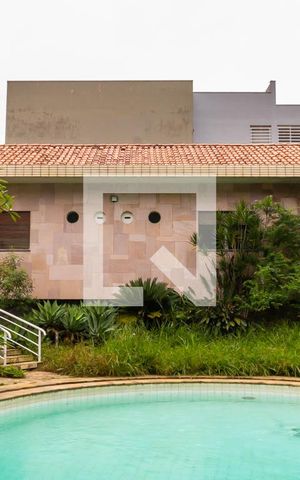 Casa à venda com 600m², 6 quartos e 6 vagasJardim e piscina