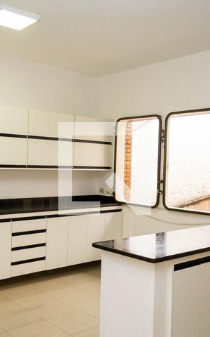 Casa à venda com 600m², 6 quartos e 6 vagasCozinha
