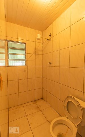 Casa para alugar com 190m², 3 quartos e 1 vaga Casa para alugar com 190m², 3 quartos e 1 vagaCasa dos Fundos