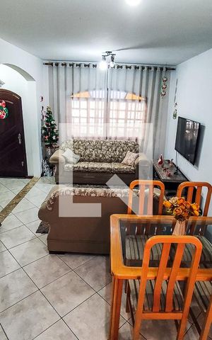 Casa à venda com 170m², 3 quartos e 2 vagas Casa à venda com 170m², 3 quartos e 2 vagasSala