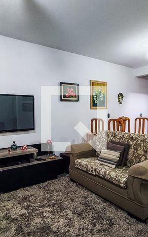 Casa à venda com 170m², 3 quartos e 2 vagas Casa à venda com 170m², 3 quartos e 2 vagasSala