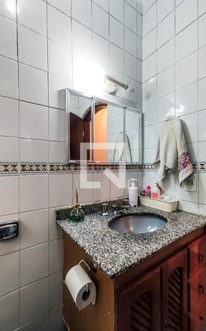 Casa à venda com 170m², 3 quartos e 2 vagas Casa à venda com 170m², 3 quartos e 2 vagasBanheiro dos Quartos
