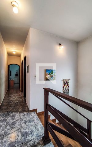 Casa à venda com 170m², 3 quartos e 2 vagas Casa à venda com 170m², 3 quartos e 2 vagasCorredor Dormitórios